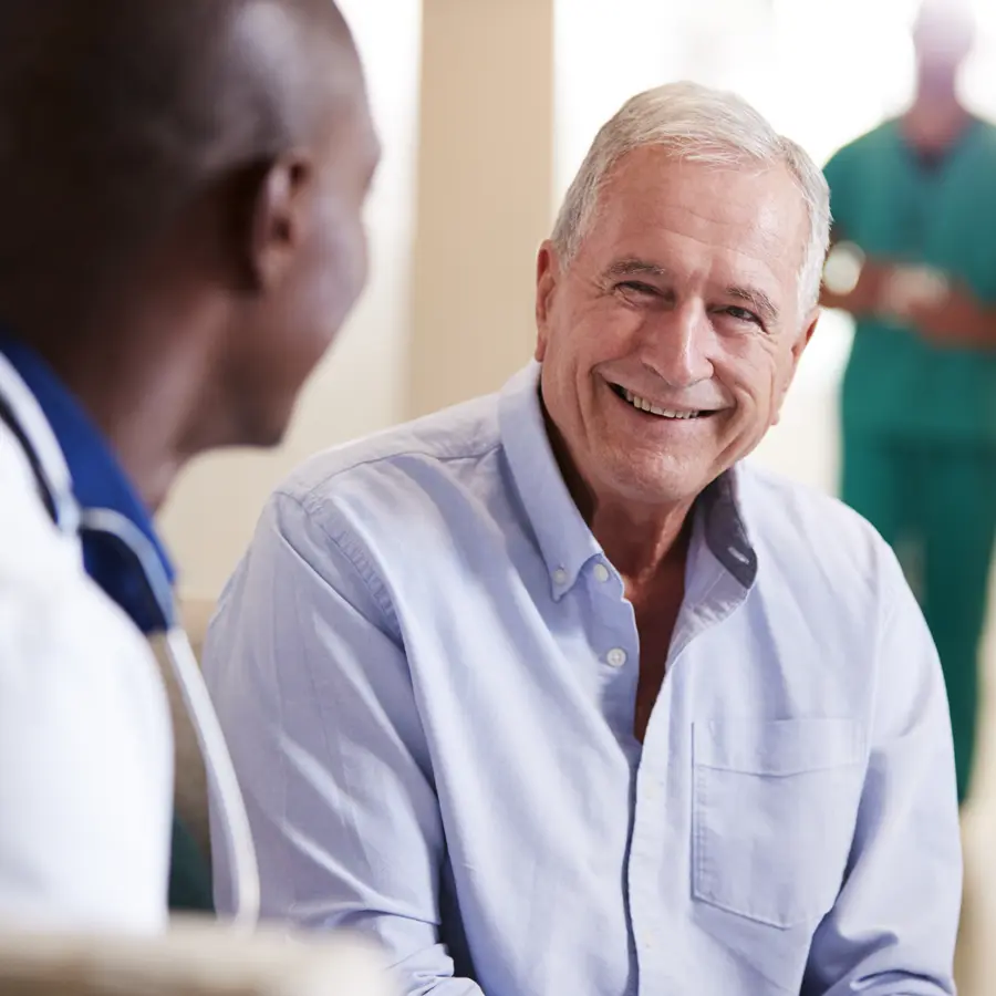 Doctor performing knee exam for osteoarthritis clinical trials at a clinical research center with nationwide access